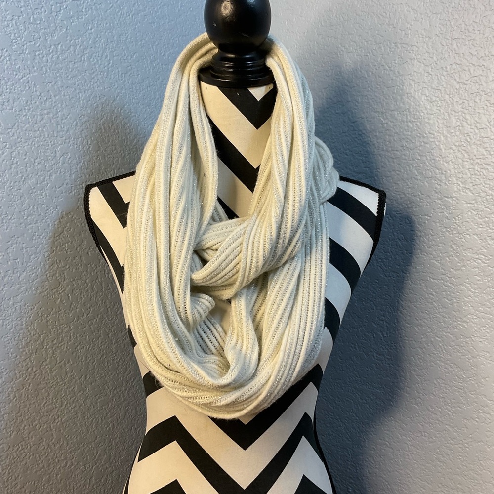 Steve Madden Grey silver Knit Infinity Scarf Metallic Shimmer Ribbed Cozy Winter
